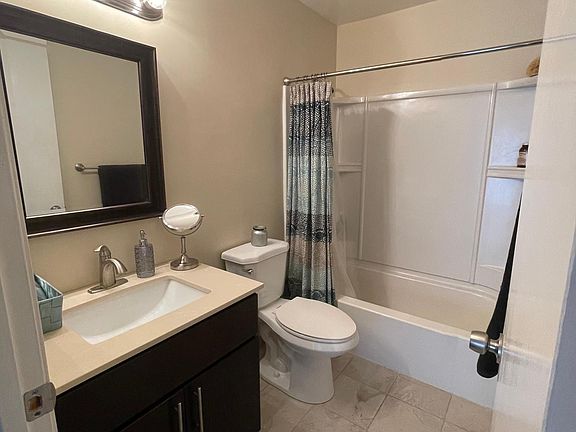 3rd image of 203 Glenwood