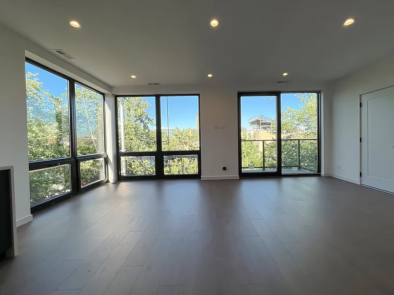 3710 N Kenmore Ave #2 — Photo 1