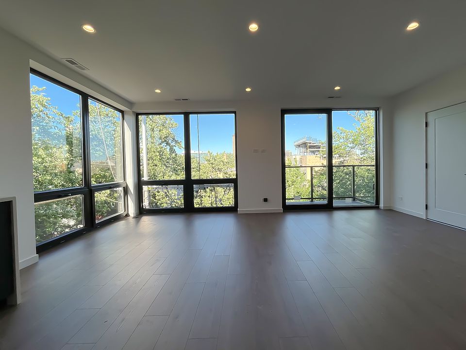 1st image of 3710 N Kenmore Ave #2