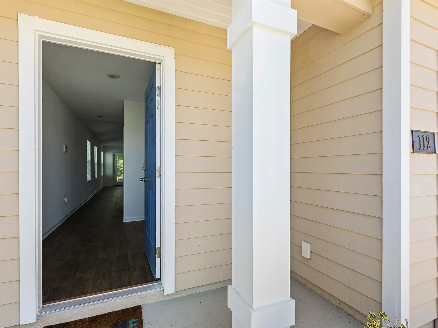 3 bed, 1219 sqft, $2,300 — Photo 3