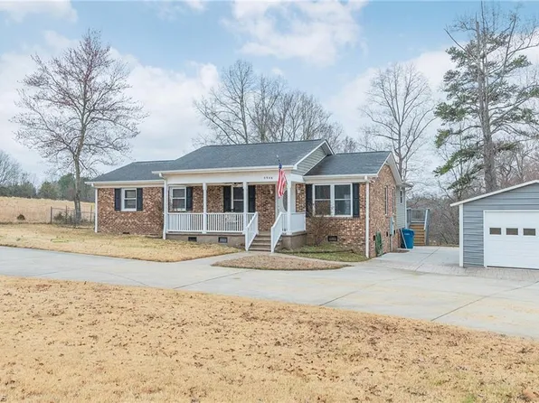 5946 Drake Rd, Greensboro, NC 27406