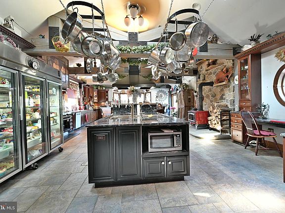 3rd image of 2269 Monmouth Rd