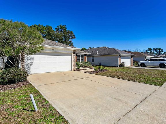 3rd image of 174 Creekview Dr