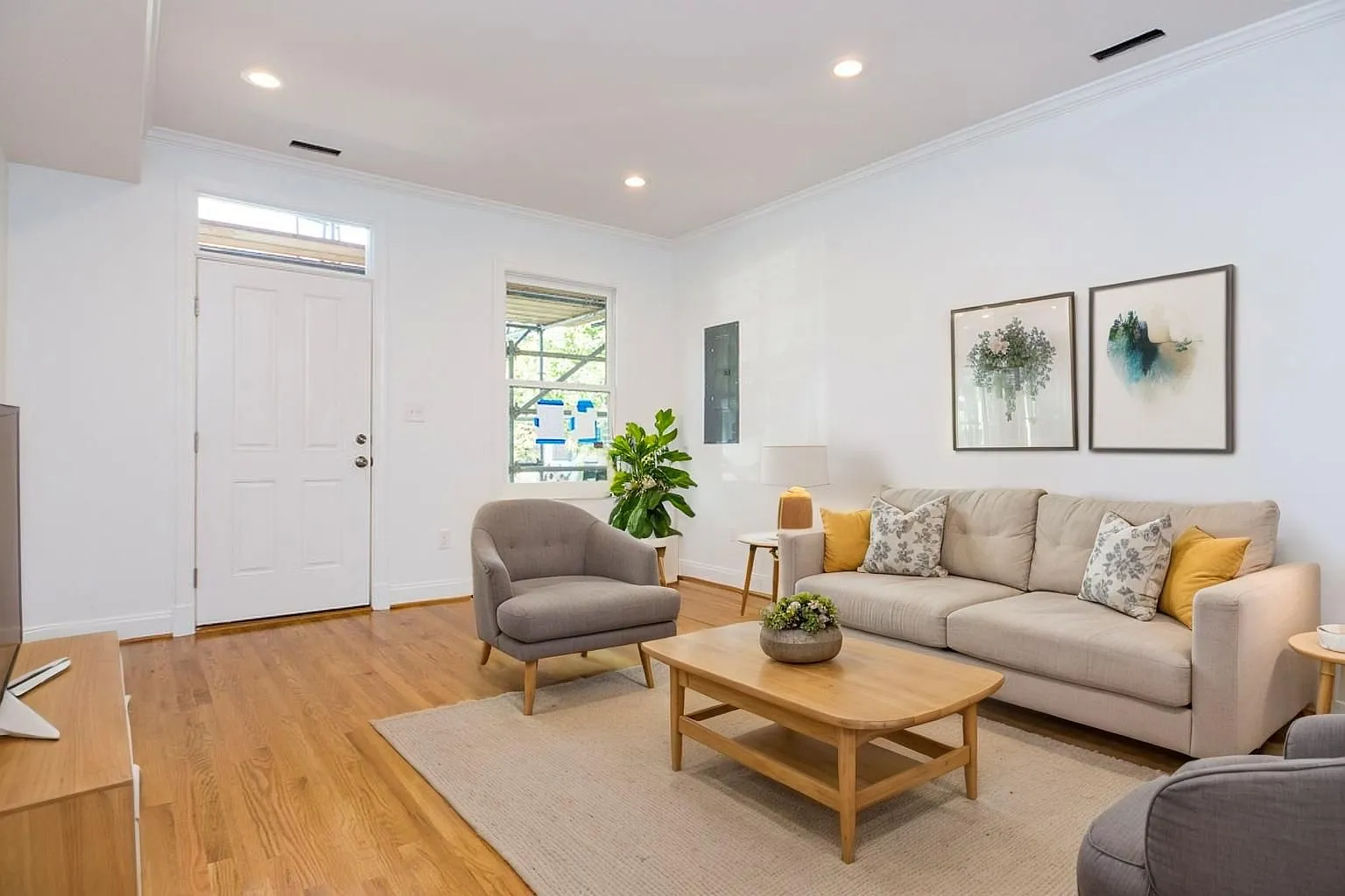 3 bed, 1310 sqft, $3,695 — Photo 2