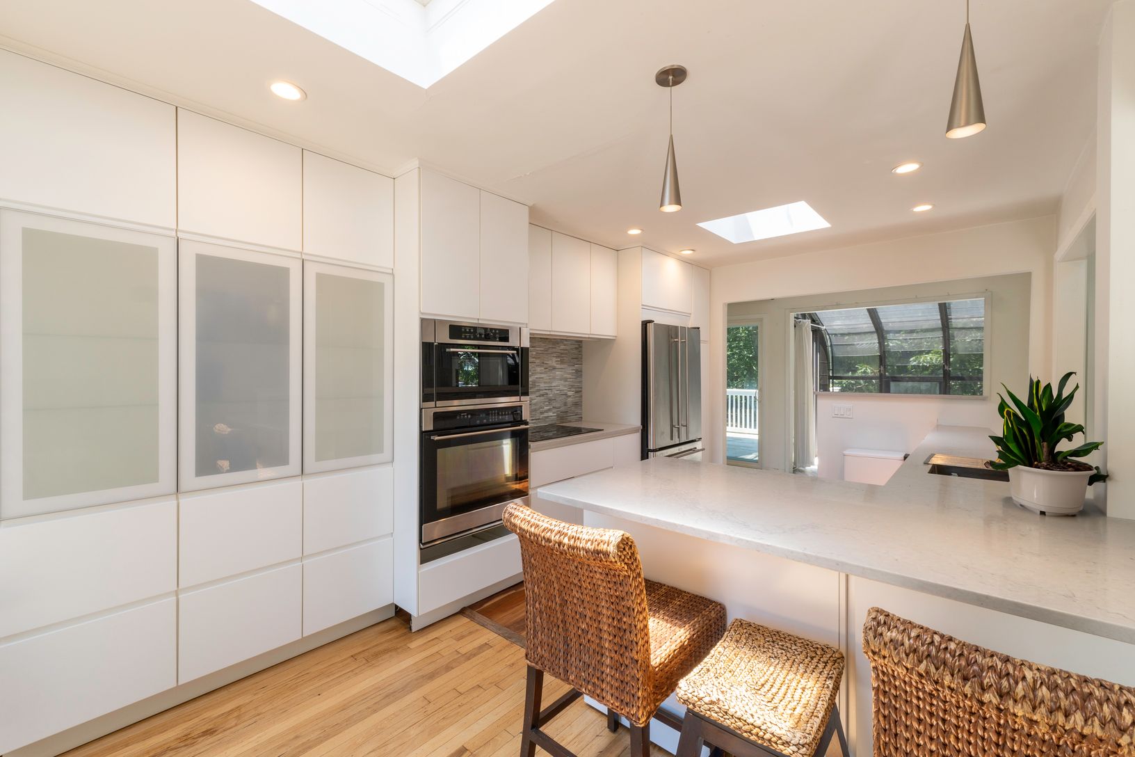  Chefs kitchen w Island