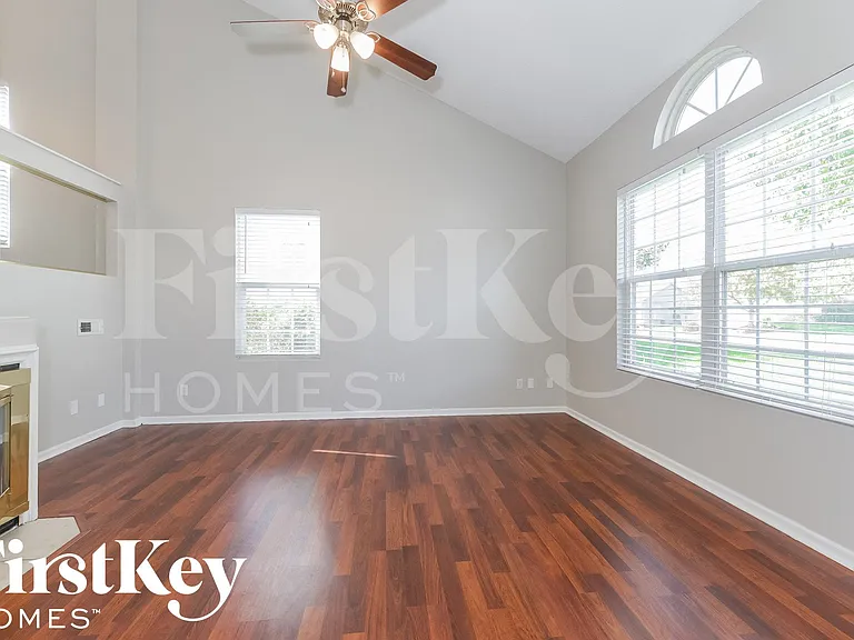 609 Rosehill Dr — Photo 5