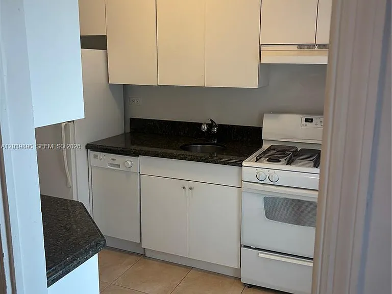 719 NE 16th Ave #719B — Photo 11