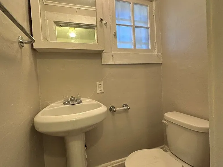 443 N Avalon St — Photo 18