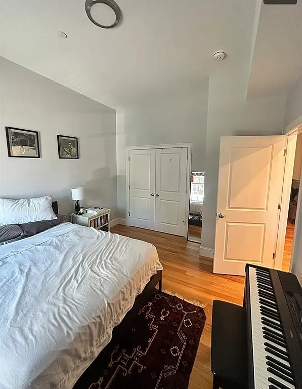 1 bed, 1.0 bath, 570 sqft, $2,500 — Photo 2