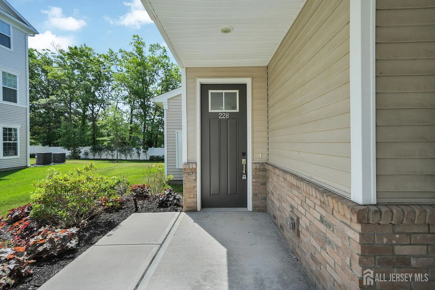 2 bed, 3.0 bath, $3,400 — Photo 3