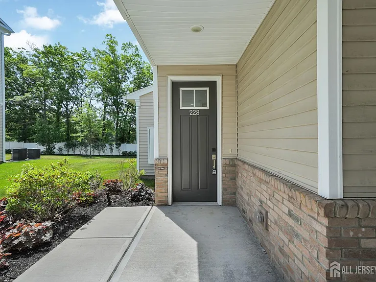 228 Park Ln — Photo 3