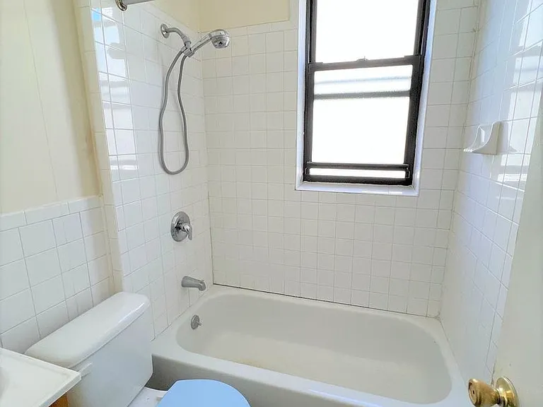 145 - Chestnut Apartments — Photo 8
