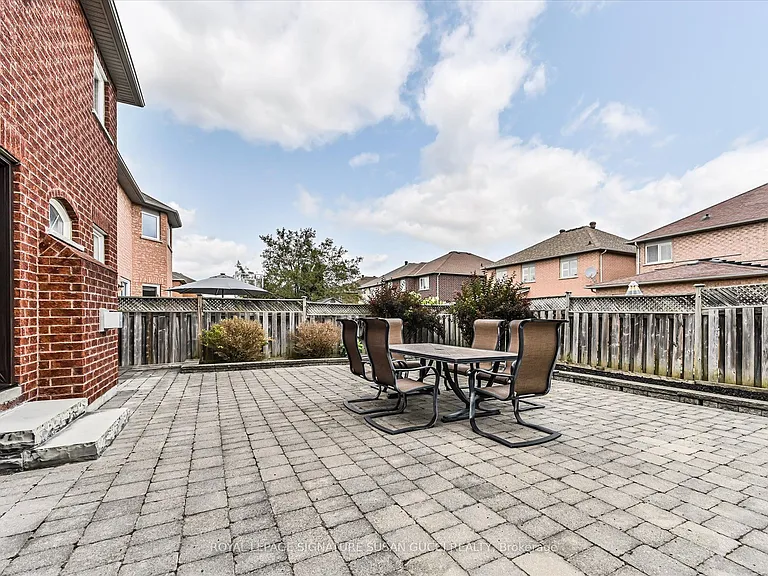 51 Landsdown Cres — Photo 26