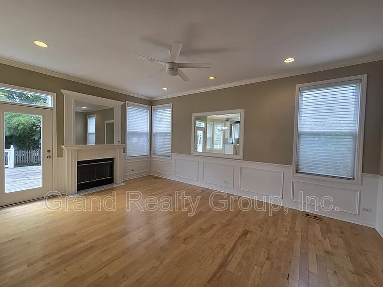 217 Lexington Ct — Photo 6