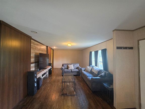 4th image of 276 Wisteria Ln