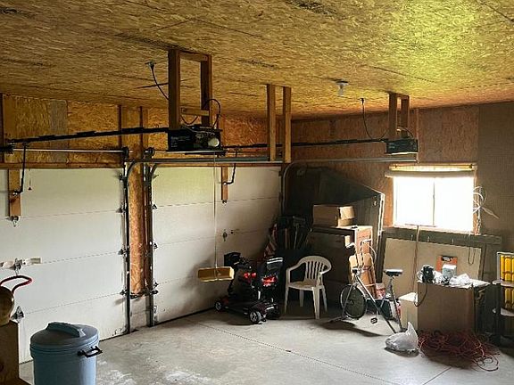 3rd image of 18 Grindstone Rd