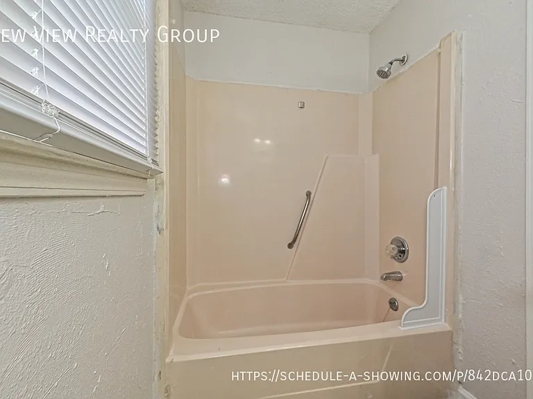 1119 Grady St — Photo 17