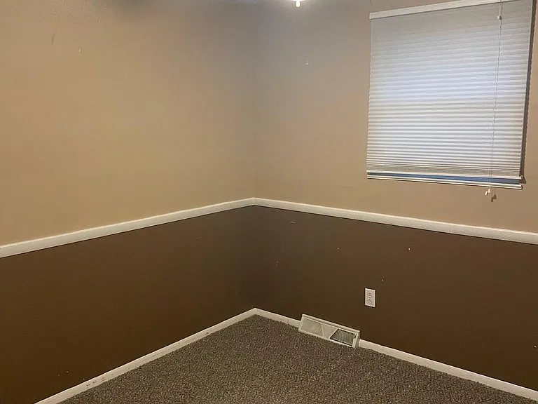 1833 Lemont Dr — Photo 7