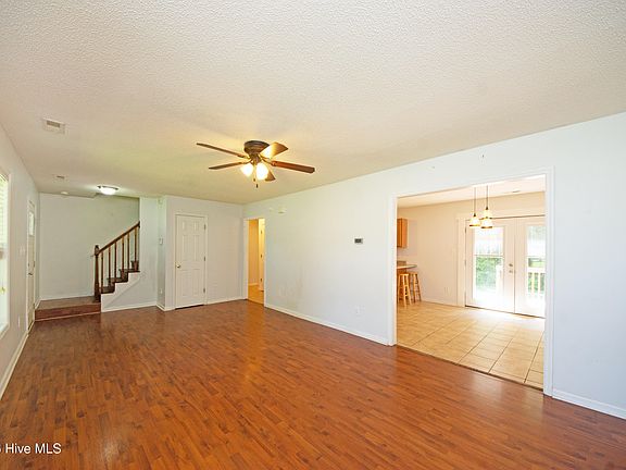 3rd image of 113 Bennie Court