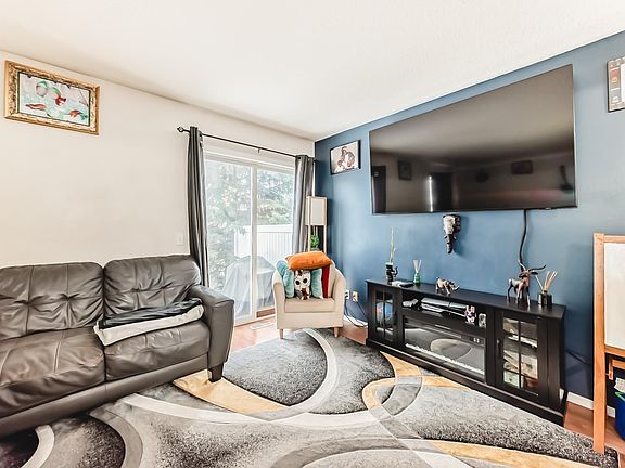4th image of 150 Edwards St #38