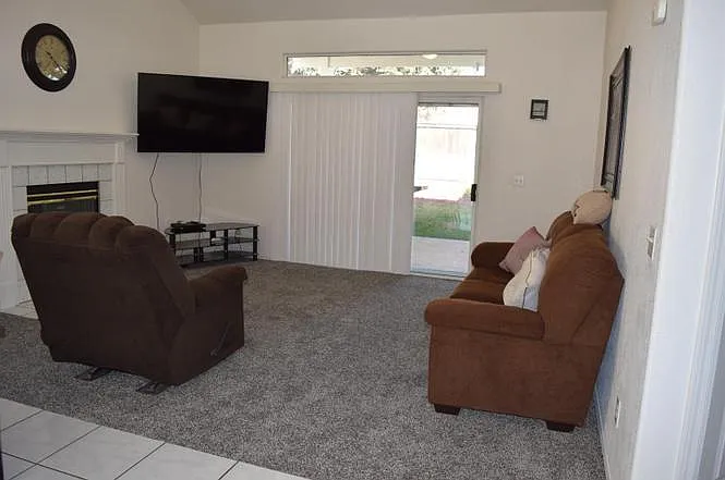 1408 E Salem Ave — Photo 5