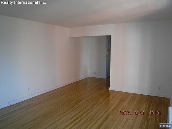 2nd image of 2350 Linwood Ave #4C-504C