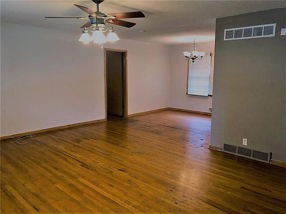 4th image of 2301 NW Powderhorn Dr