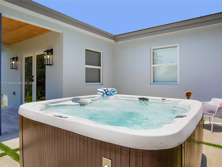 6428 SW 23rd St — Photo 34