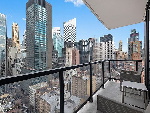 4th image of 255 E 49th St #26A