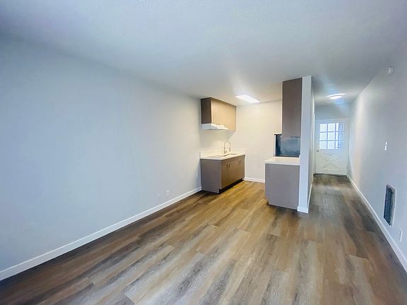 4th image of 1562 Barry Ave APT 6