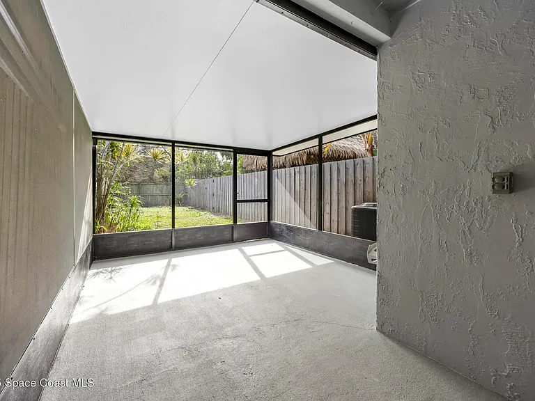 111 Columbia Dr — Photo 18