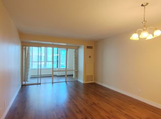 711 Bay St #1611, Toronto, ON M5G 2J8