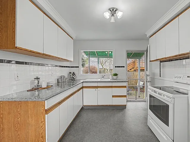 2220 SE Yamhill St — Photo 47