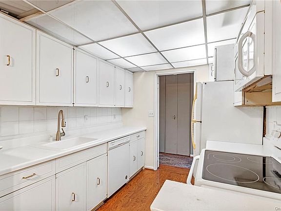 4th image of 100 High Point Dr Penthouse 1