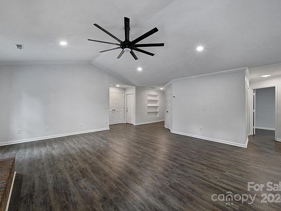 5th image of 2312 Castlecomer Dr