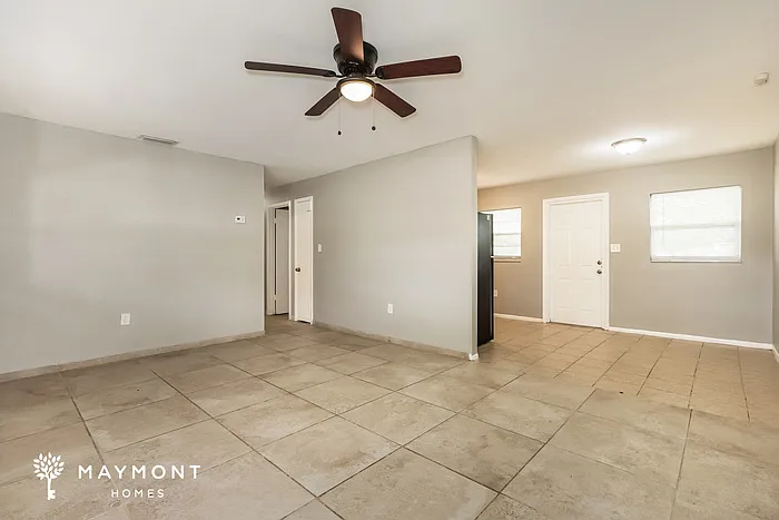 58 Marshall Ln — Photo 5