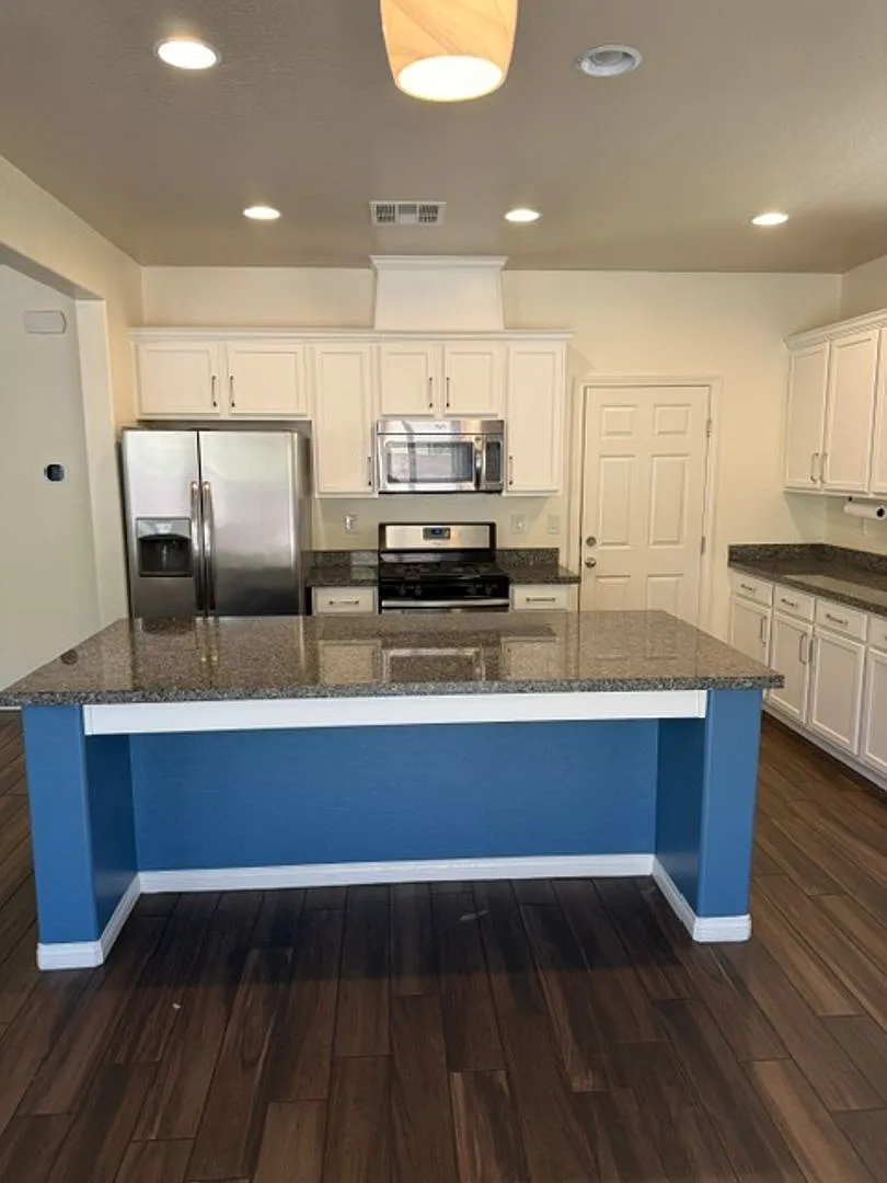 3 Bed Located in Gated Community — Photo 3