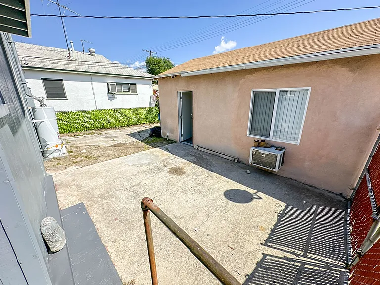 5702 Vineland Ave — Photo 13