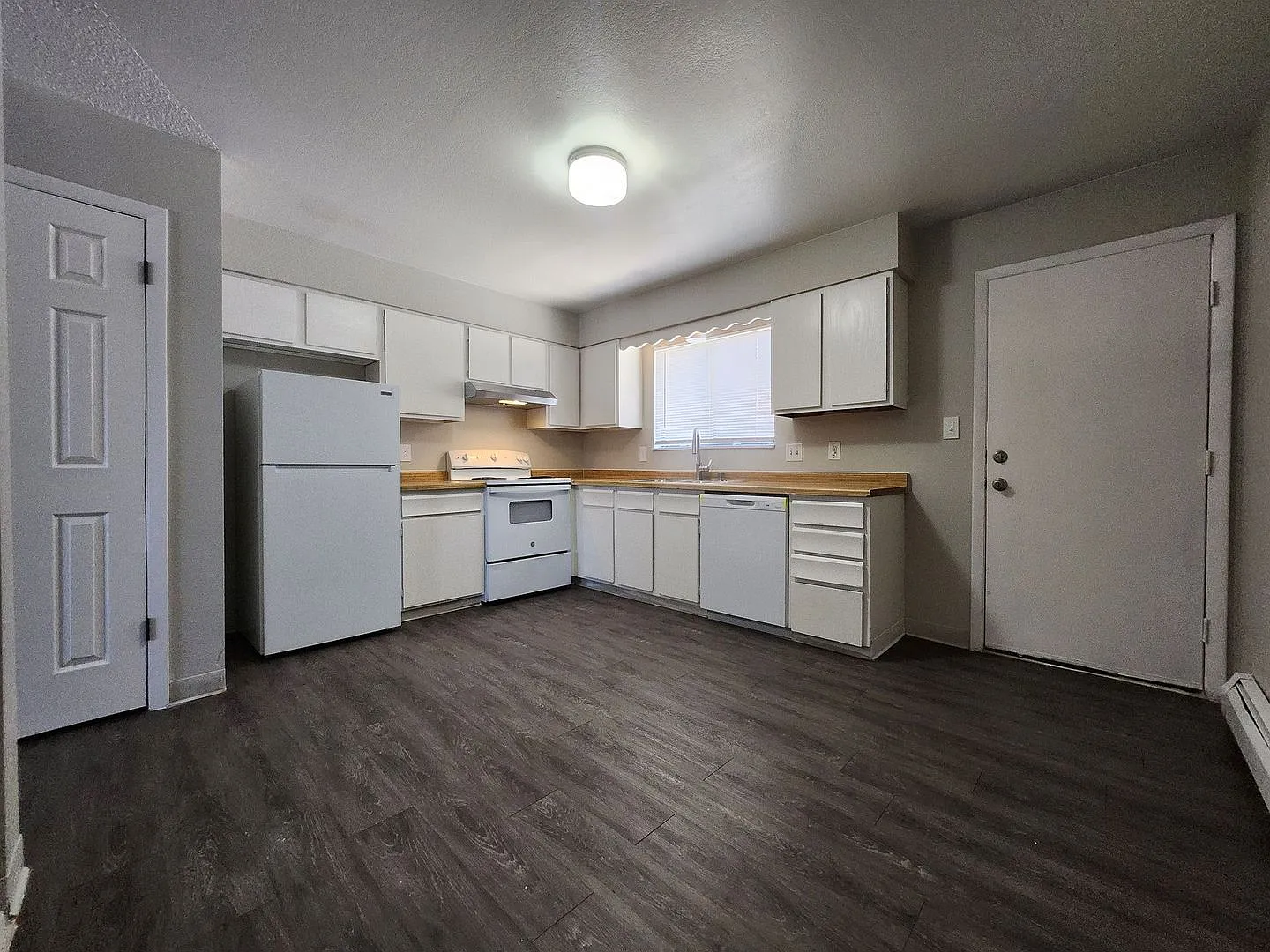 Freshly Updated 2 Bed / 1 Bath Townhome with Yard Access Now Leasing! — Photo 2