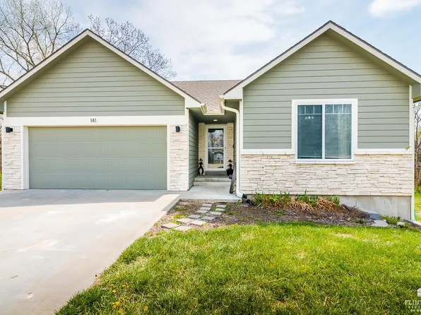 141 Turkey Ridge Dr, Saint George, KS 66535