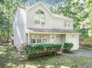 4 Quaker Path, Yaphank, NY 11980