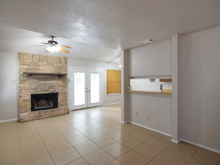 2403 Skylark Cir — Photo 5