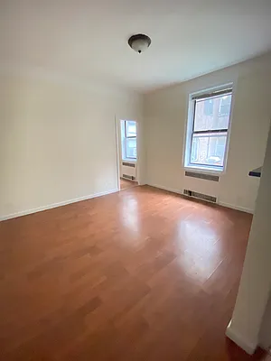 Rented by Kew Forest Realty Inc | media 7