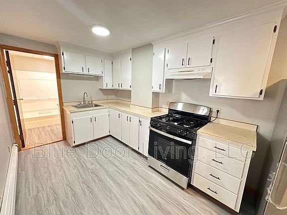 3rd image of 71 Vine St Unit B