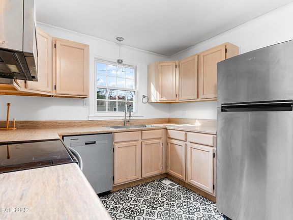 3rd image of 6005 Arcadia Dr