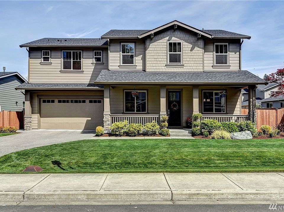 Welcome to the Estates At Snoqualmie Trail in Carnation and this beautiful custom home with almost 3,300 sq ft of luxury living.