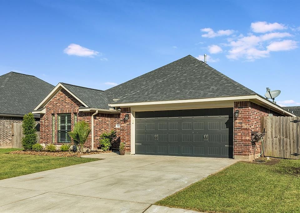 1st image of 102 Blue Jay Ct