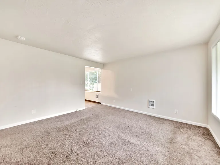 Eastside 1 — Photo 7