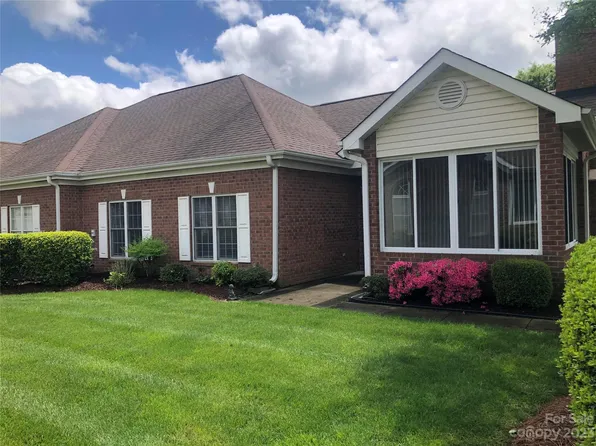 10919 Willow Crossing Dr, Charlotte, NC 28210