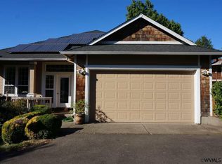 899 Meadowlawn Dr SE, Salem, OR